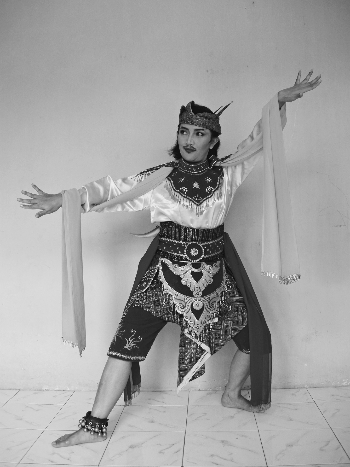 The dancer Tri Wahyuningtyas poses in a position from the male-style dance Beskalan Lanang in costume. Photograph taken by the author, 2009.